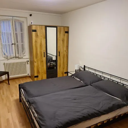 Hotel De *