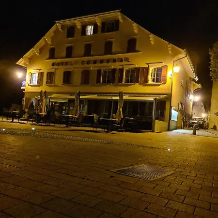 Hotel De *