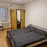 Hotel De *